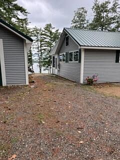 4th image of 828 Goose Pond Road