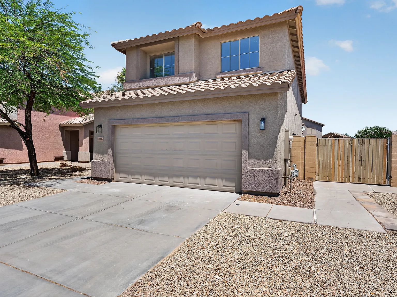 5 bed, 2.5 bath, 2102 sqft, $2,300 — Photo 2