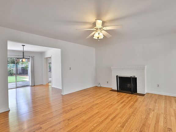 3rd image of 3521 Bryant St