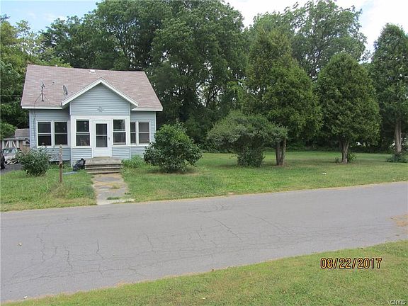 2nd image of 105 Holiday Dr