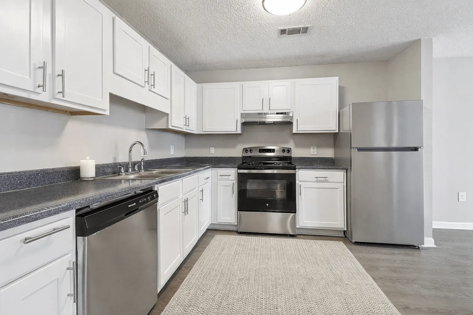 Avalon Place — Photo 4