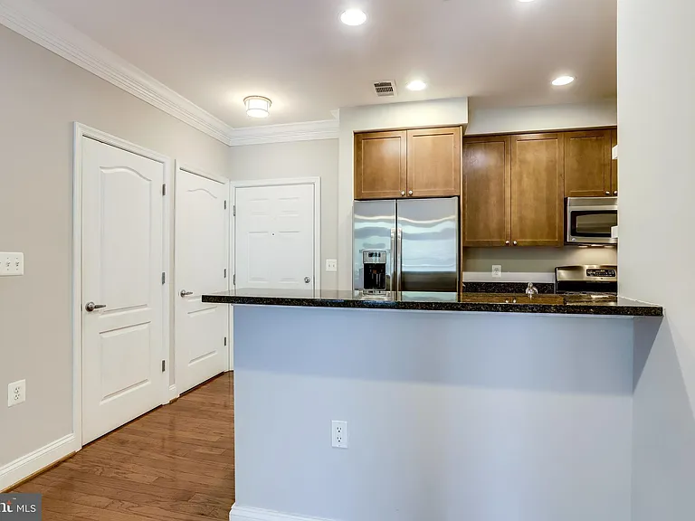 1115 Cameron St #208 — Photo 13