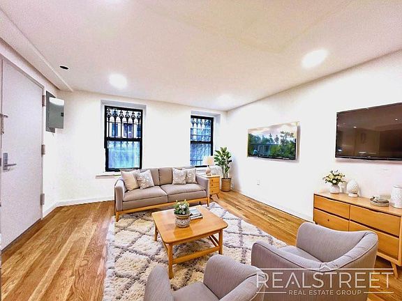 2nd image of 827 Putman Ave #6