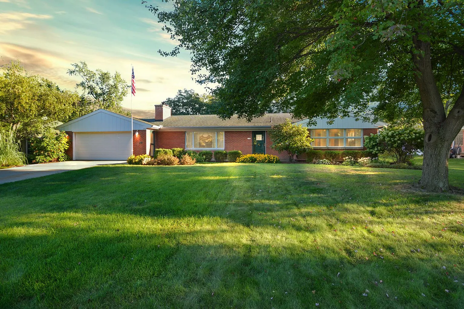 2107 E Taylor St photo 1