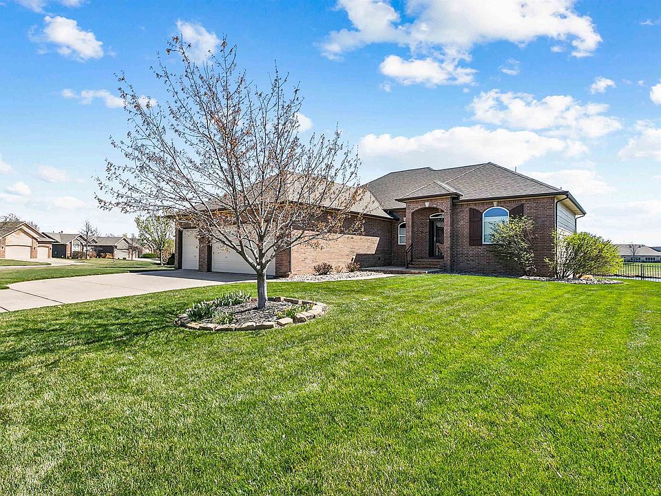 1st image of 2318 N Castle Rock Ct