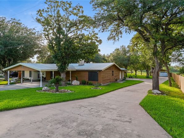 155 Harbor Cir, Mathis, TX 78368