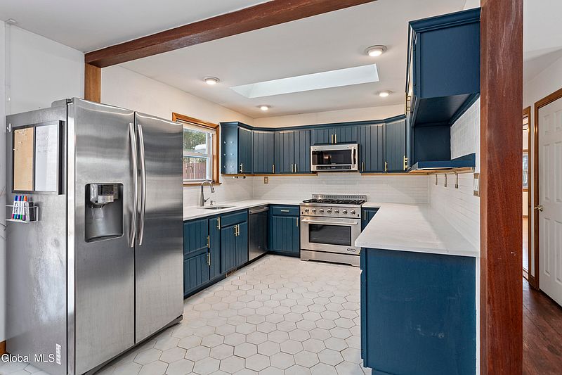 3rd image of 64 Hathorn Boulevard