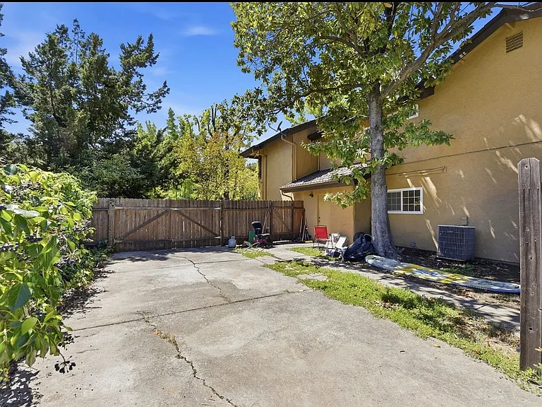 3283 Cambridge Rd — Photo 36