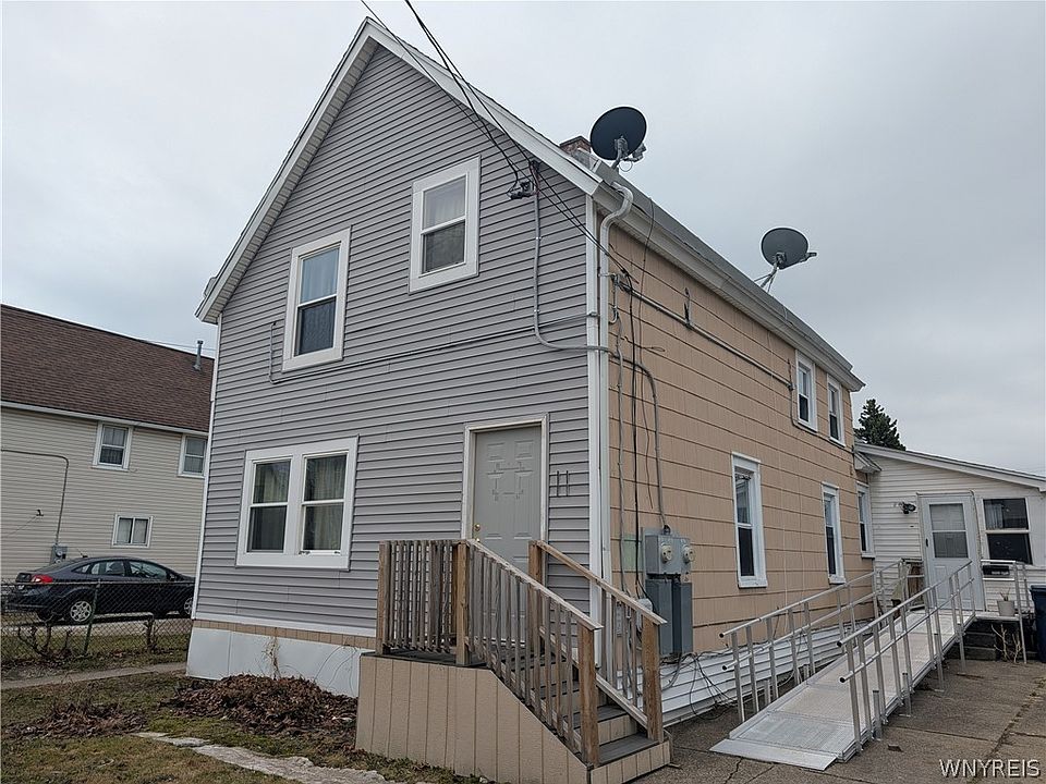 1st image of 11 Pembina St