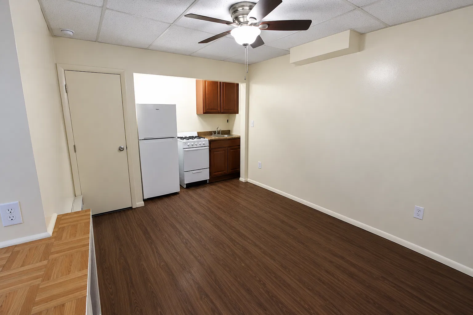 1 bed, 275 sqft, $1,095 — Photo 1