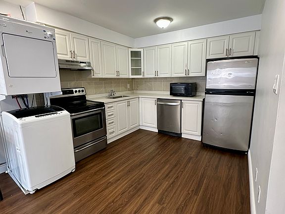 2nd image of 28 Victoria Ave N #207