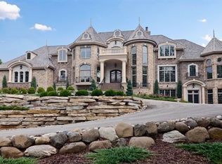 2610 Buckingham Pl, Brookfield, WI 53045