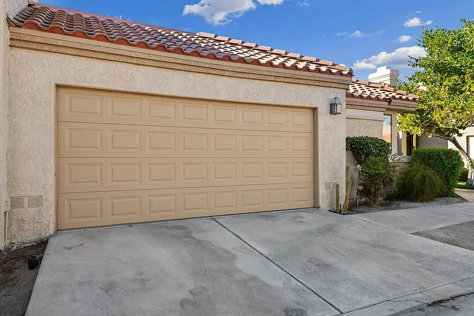 2 bed, 1360 sqft, $2,500 — Photo 3