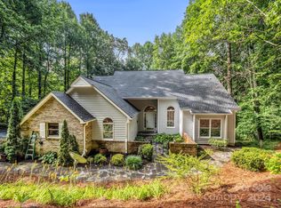 505 Kingcrest Dr, Flat Rock, NC 28731