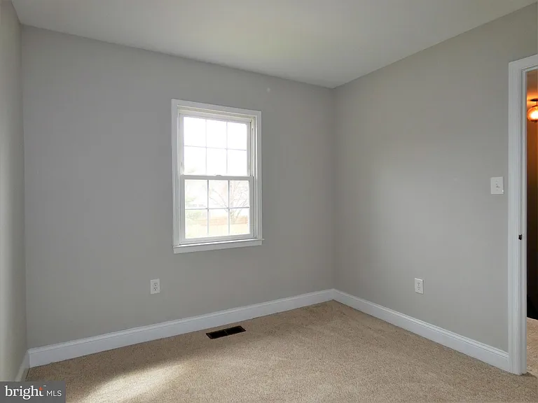 4128 Hamlin Ct — Photo 35