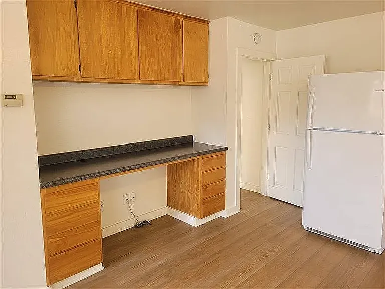 17205 Oak Rd #B — Photo 6