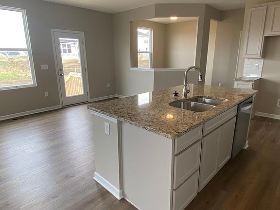 4th image of 209 Lemming Dr