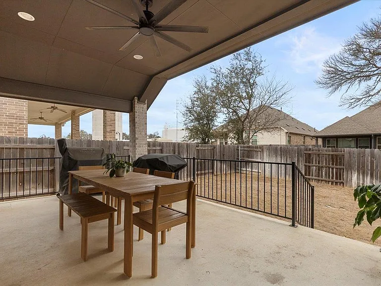 557 Jefferson Dr — Photo 34