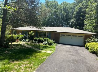 39225 Foxhill Rd, Leesburg, VA 20175