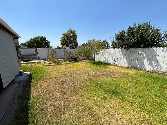 4th image of 109 E Pioneer Ave