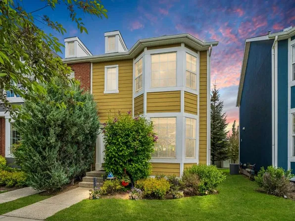 183 SW Rainbow Falls Dr, Chestermere, AB T1X 0A7