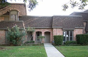 1st image of 2809 Camelot Ln