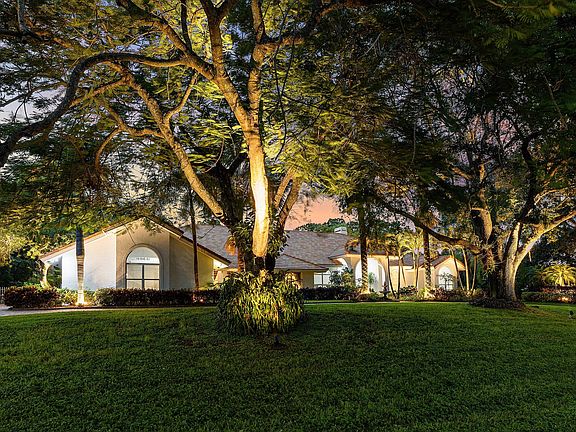 5th image of 17888 Fieldbrook Circle W