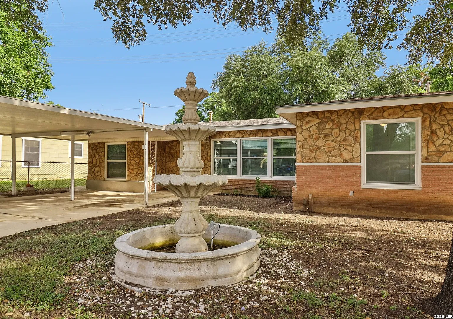 3 bed, 1.0 bath, 1500 sqft, $2,500 — Photo 2