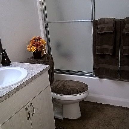 2nd image of 760 Hickory Ave