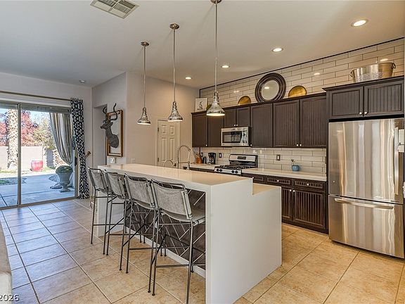 3rd image of 6 Weston Hills Rd