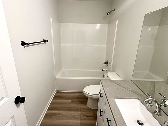 4th image of 4446 Suncrest Dr