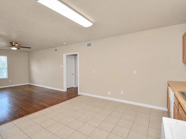 500 W Pitts Ave #203 — Photo 10