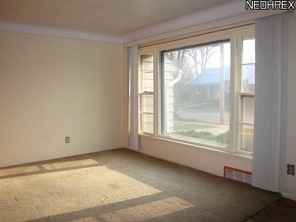 3rd image of 260 E 242nd St