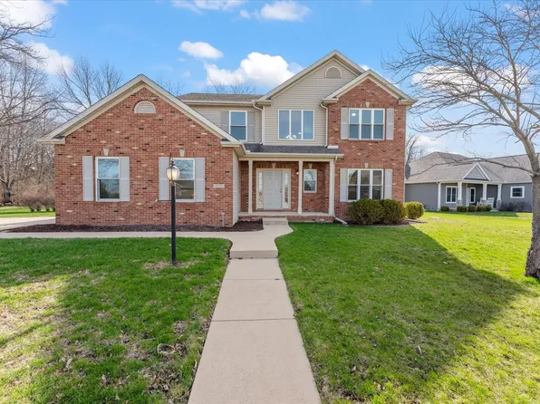 1808 Blue Bird Dr, Mahomet, IL 61853