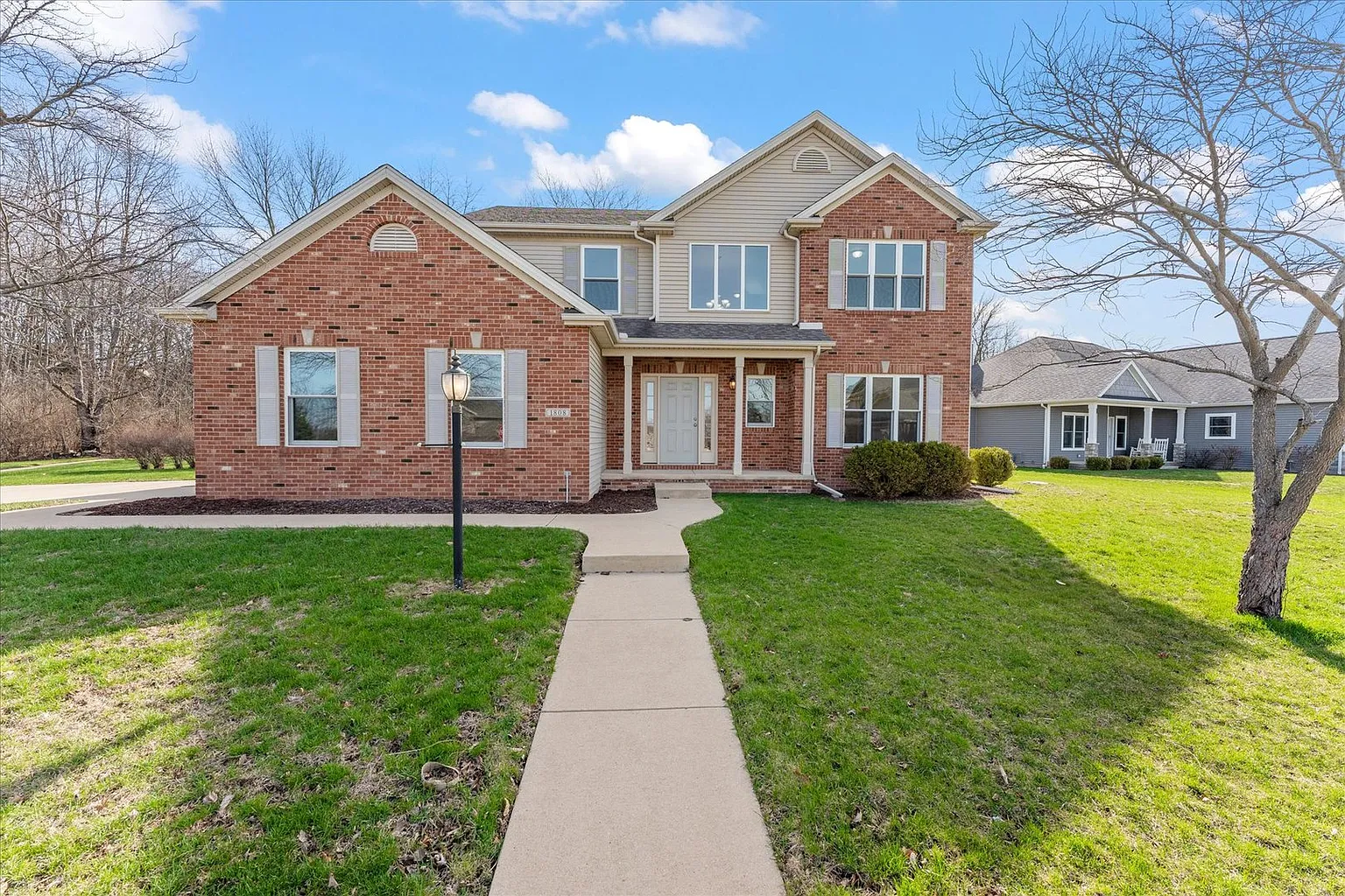 1808 Blue Bird Dr photo 1