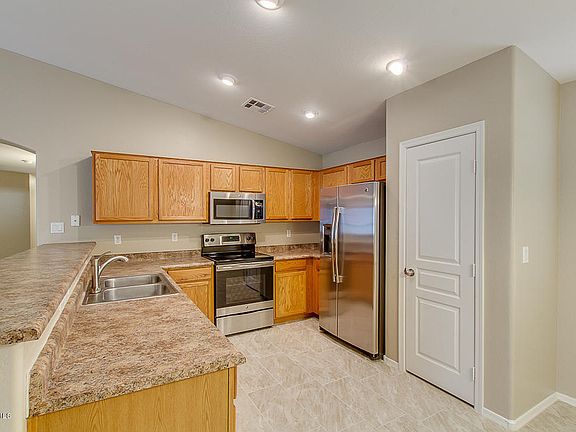 5th image of 10518 W Roanoke Ave