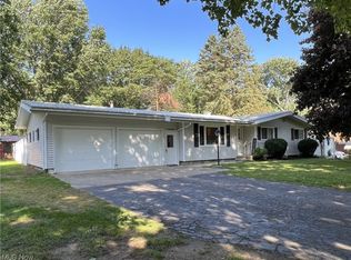 7385 Poore Rd, Conneaut, OH 44030