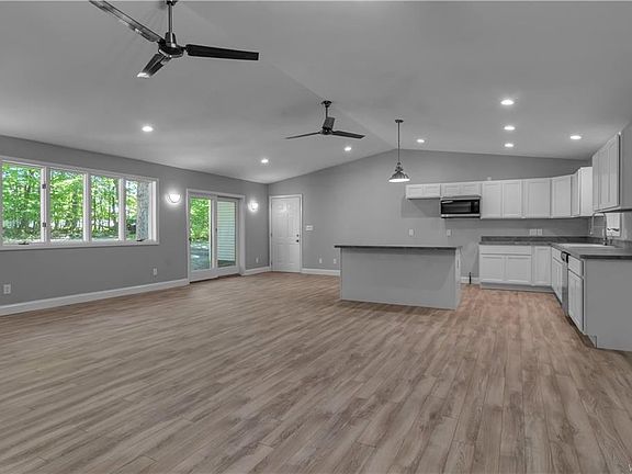 4th image of 145 Delevan Ave