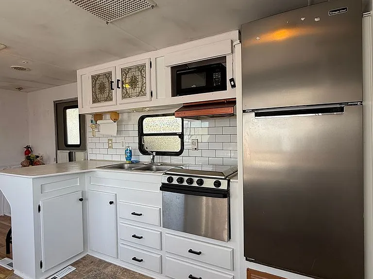 111 Marine Cir #16 — Photo 4