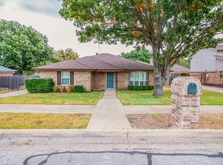 2708 Clearmeadow Dr, Bedford, TX 76021