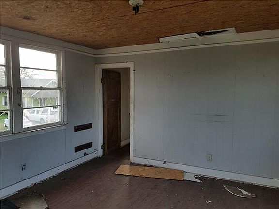 2nd image of 2400 Clouet St