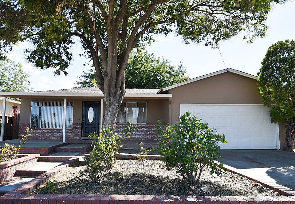 1st image of 284 Yosemite Dr