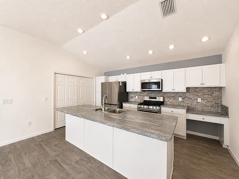 2770 Horvat Ln — Photo 5