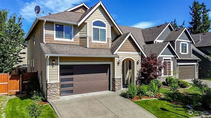 4 bed, 2460 sqft, $3,700 — Photo 1