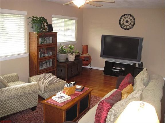 2nd image of 439 Golden Valley Dr