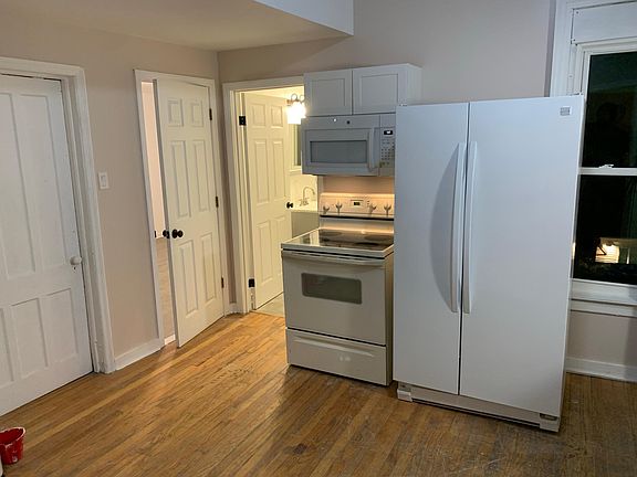 3rd image of 42 Grant St Floor 2