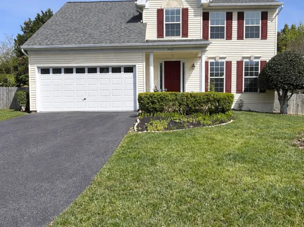 9315 Brandon St, Manassas Park, VA 20111