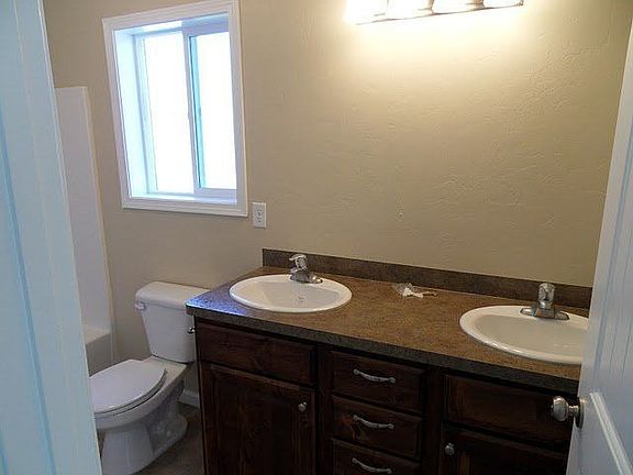 5th image of 599 Hickory Ln