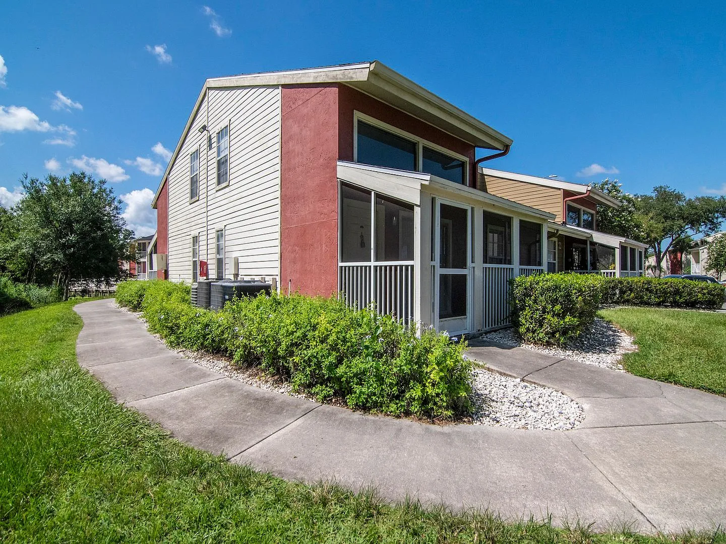 2/2 Town-home located within Park Lake Condominiums — Photo 2