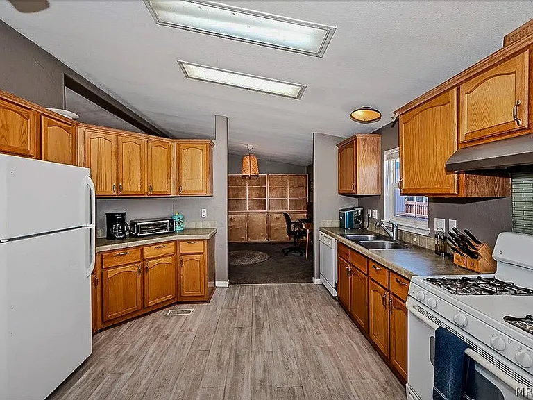 46037 South Dr — Photo 11
